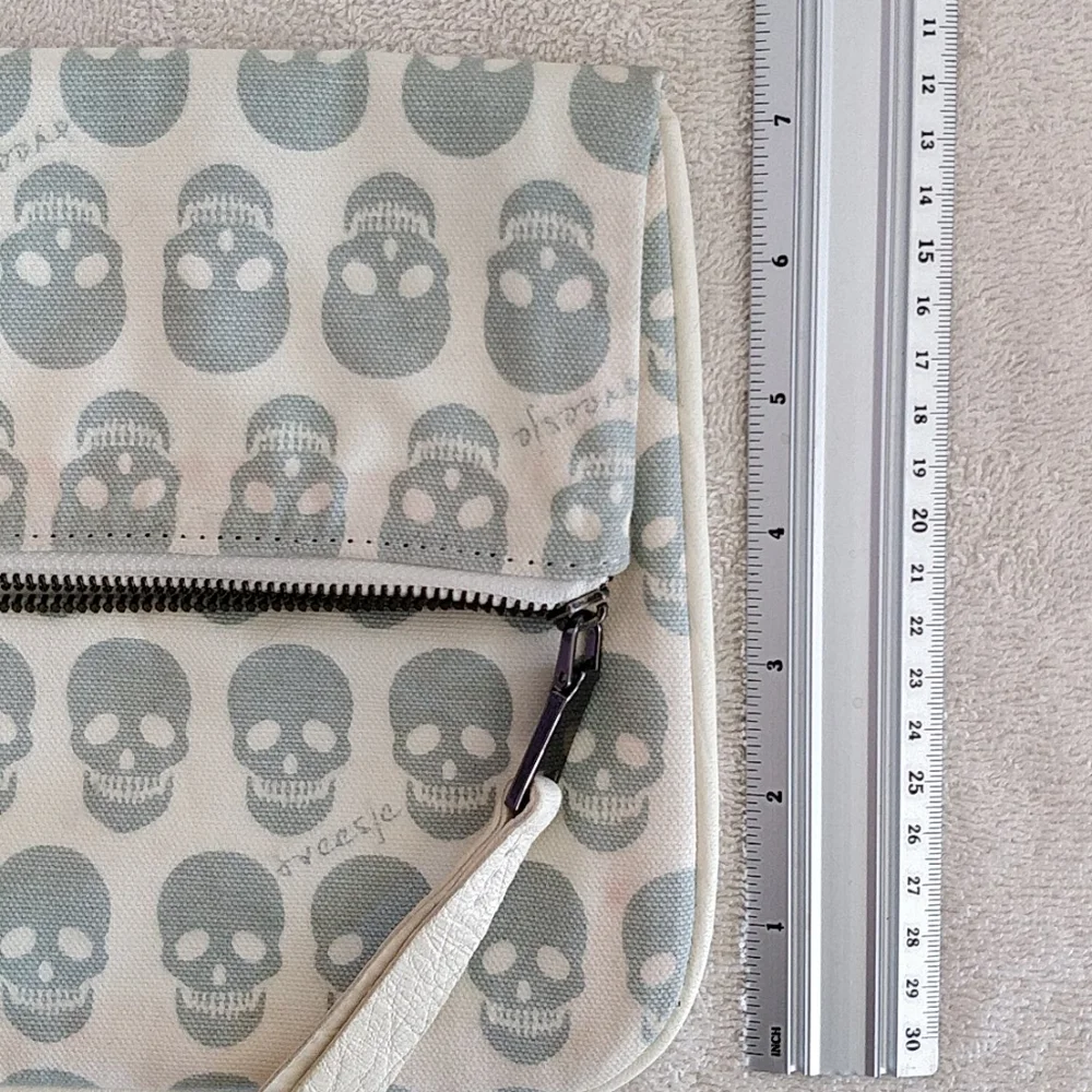 Treesje Fabric Foldover 'Fatal' Clutch w/ Zipper - Picture 13 of 13